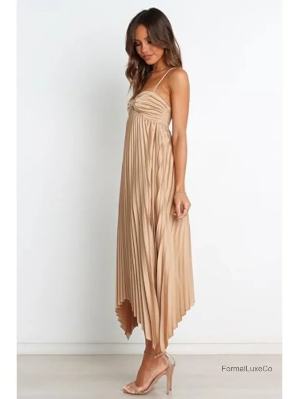 Midi Dress with Sweetheart Neckline and Adjustable Straps
